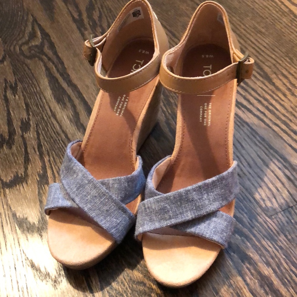 TOMS Wedges 8.5 Blue and Tan